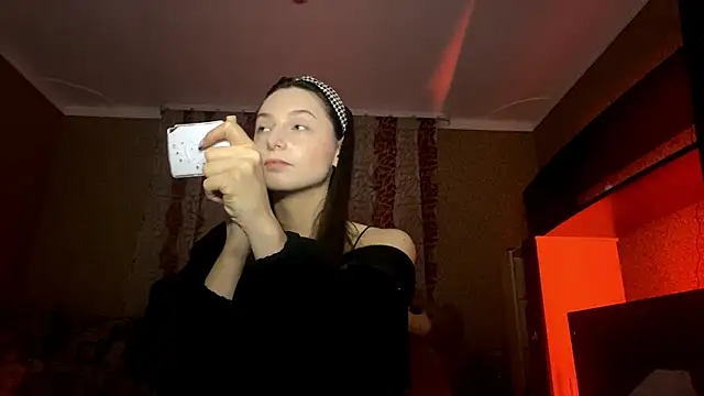 Snapshot of Poly_Falkony chatting on 10/28/25, 03:11 Poly Falkony online show from 10/28/25, 03:11