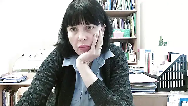 Snapshot of Viknika chatting on 11/18/25, 10:18 Viknika online show from 11/18/25, 10:18