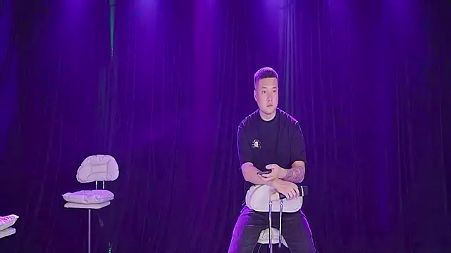 Snapshot of forever_003 chatting on 10/31/25, 11:29 forever 003 online show from 10/31/25, 11:29