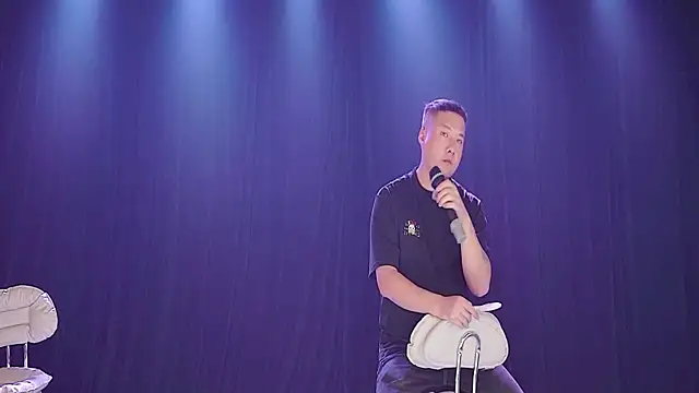 Snapshot of forever_003 chatting on 11/01/25, 12:32 forever 003 online show from 11/01/25, 12:32