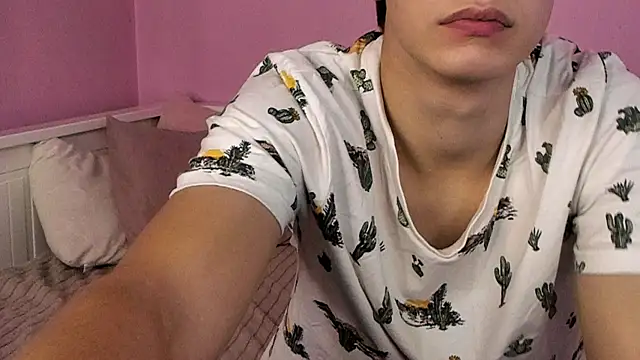 Snapshot of NuvyLace chatting on 10/29/25, 01:32 NuvyLace online show from 10/29/25, 01:32