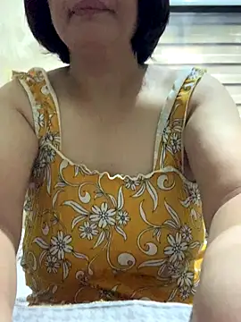 Snapshot of sweetyjhones chatting on 12/16/25, 11:42 sweetyjhones online show from 12/16/25, 11:42