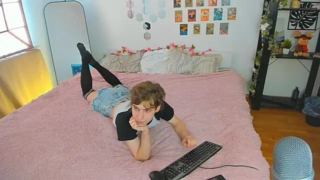 AvenGlow online show from 03/29/26, 05:53