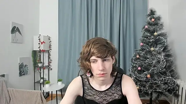 Snapshot of AvenGlow chatting on 12/17/25, 05:12 AvenGlow online show from 12/17/25, 05:12