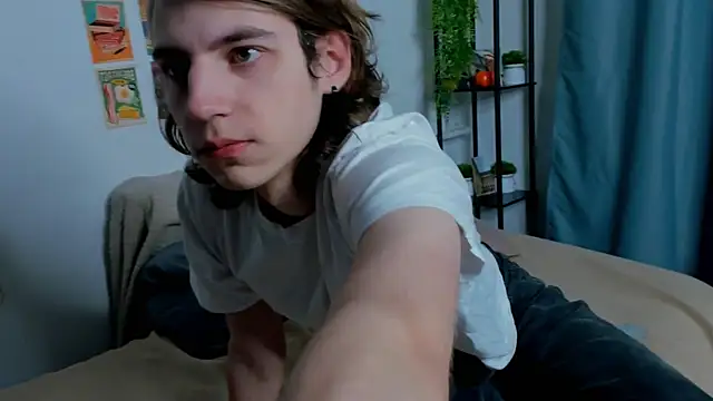 Snapshot of AvenGlow chatting on 02/16/26, 05:17 AvenGlow online show from 02/16/26, 05:17