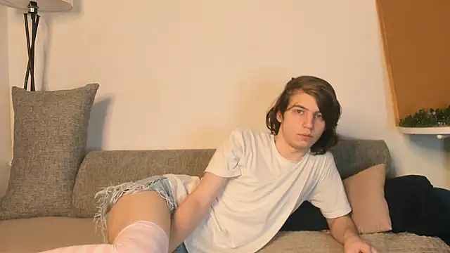 Snapshot of AvenGlow chatting on 02/01/26, 05:27 AvenGlow online show from 02/01/26, 05:27