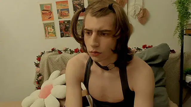 Snapshot of AvenGlow chatting on 02/08/26, 06:00 AvenGlow online show from 02/08/26, 06:00