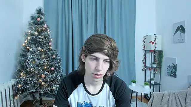 Snapshot of AvenGlow chatting on 12/18/25, 05:01 AvenGlow online show from 12/18/25, 05:01