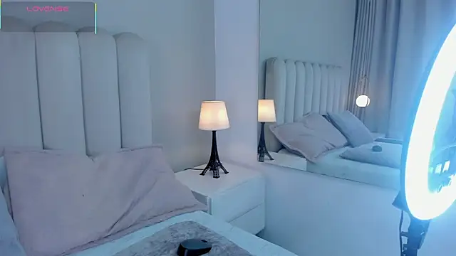 Melanie hillz online show from 12/19/25, 06:54