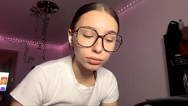 LilithFlamey online show from 12/18/25, 02:32