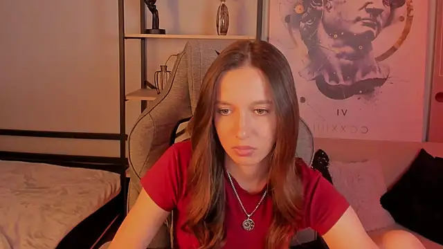 Snapshot of EmilyWade chatting on 11/11/25, 01:17 EmilyWade online show from 11/11/25, 01:17