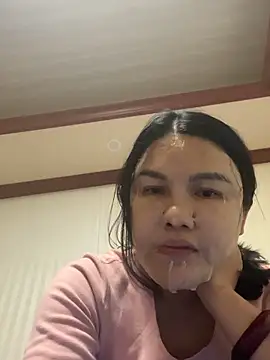 Snapshot of Qt889999 chatting on 11/01/25, 02:44 Qt889999 online show from 11/01/25, 02:44