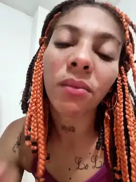 Snapshot of leona_sumiza chatting on 10/28/25, 01:39 leona sumiza online show from 10/28/25, 01:39