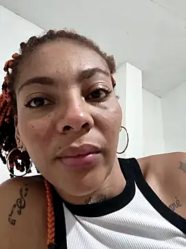 Snapshot of leona_sumiza chatting on 10/28/25, 08:30 leona sumiza online show from 10/28/25, 08:30