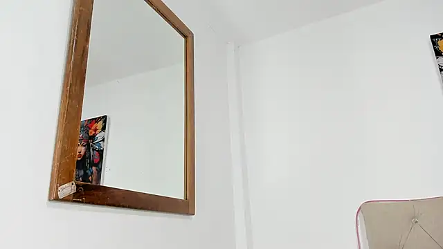 Snapshot of natacha_ferrer1 chatting on 11/27/25, 11:43 natacha ferrer1 online show from 11/27/25, 11:43