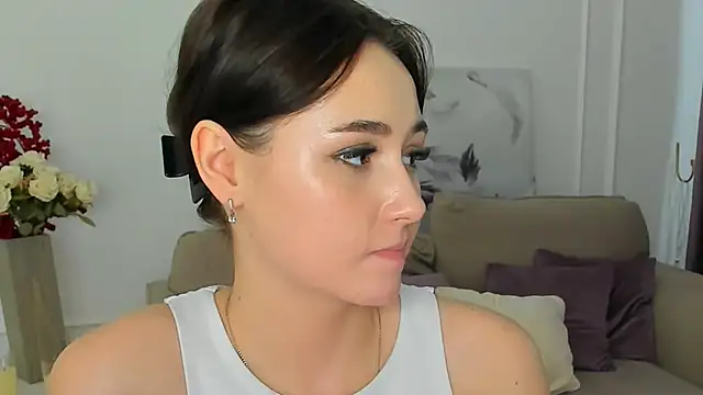 Snapshot of MakeYoueHappy chatting on 11/15/25, 04:49 MakeYoueHappy online show from 11/15/25, 04:49