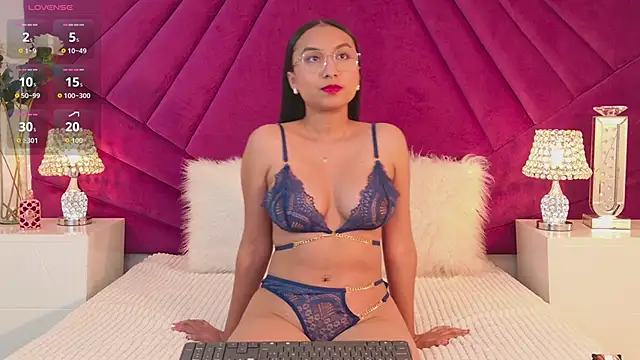 Snapshot of MiahDiRose chatting on 10/28/25, 12:48 MiahDiRose online show from 10/28/25, 12:48