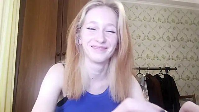 Snapshot of LisaKacitaa chatting on 10/27/25, 12:28 LisaKacitaa online show from 10/27/25, 12:28