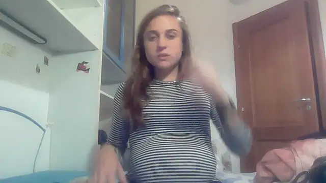 SinnEmily online show from 12/18/25, 05:50