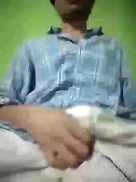 Snapshot of Luckysucks chatting on 10/28/25, 07:02 Luckysucks online show from 10/28/25, 07:02