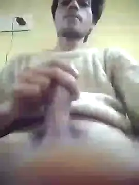 Snapshot of Luckysucks chatting on 11/02/25, 03:22 Luckysucks online show from 11/02/25, 03:22