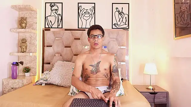 Snapshot of Andrew_Haalls chatting on 02/21/26, 09:06 Andrew Haalls online show from 02/21/26, 09:06