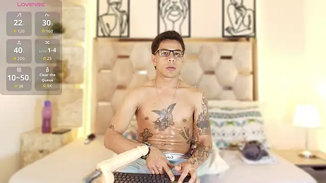 Snapshot of Andrew_Haalls chatting on 12/20/25, 08:12 Andrew Haalls online show from 12/20/25, 08:12