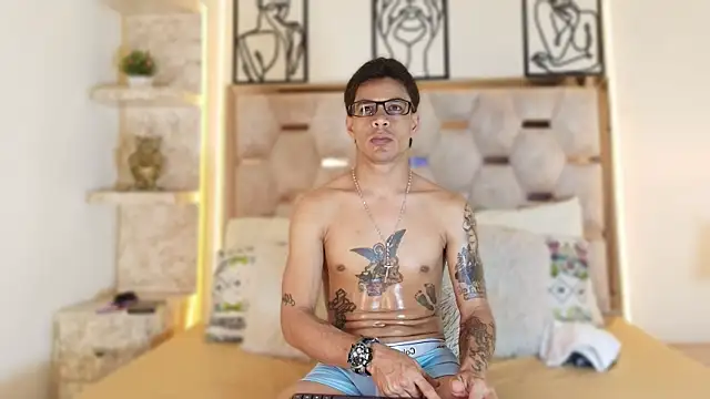 Andrew Haalls online show from 12/18/25, 08:23