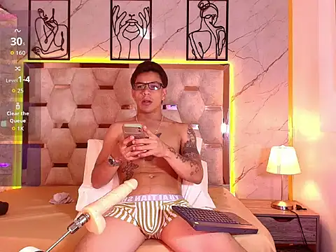 Andrew Haalls online show from 04/08/26, 08:54