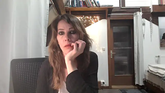 MissDyannis online show from 04/07/26, 10:00