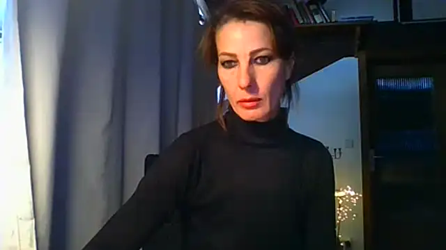 Snapshot of MissDyannis chatting on 10/27/25, 02:29 MissDyannis online show from 10/27/25, 02:29