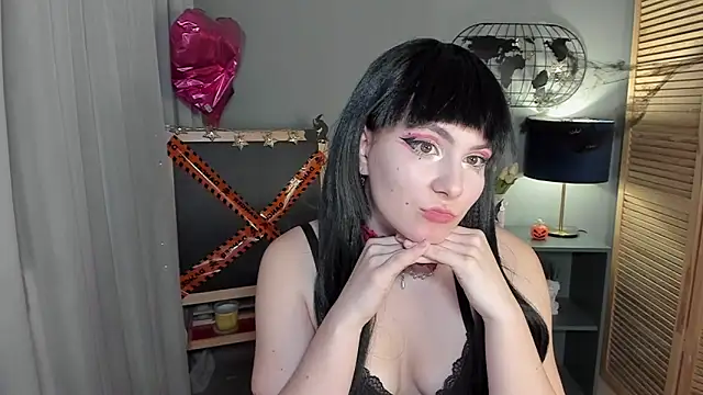 Snapshot of gracieave chatting on 10/28/25, 02:34 gracieave online show from 10/28/25, 02:34