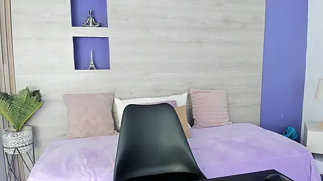 Hillary hott online show from 11/10/25, 01:27