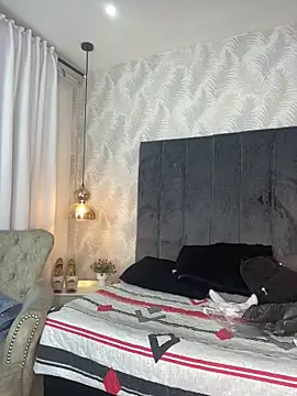 velina18 online show from 10/31/25, 03:25