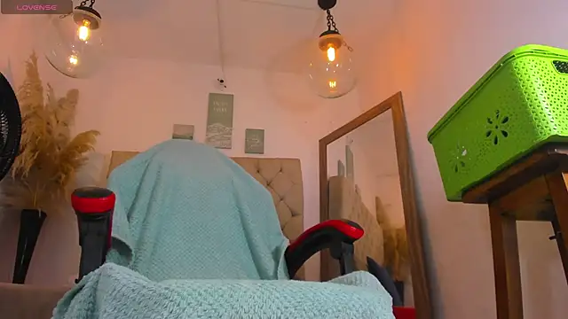 hathor  01 online show from 11/26/25, 12:54