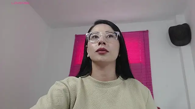 Emma Hotkiss online show from 04/15/26, 07:40