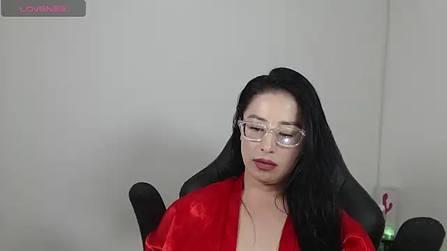 Snapshot of Emma_Hotkiss chatting on 06/16/26, 03:06 Emma Hotkiss online show from 06/16/26, 03:06