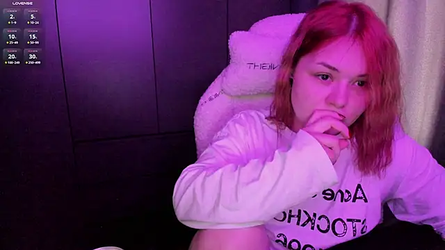 Snapshot of sophia_lix chatting on 06/15/26, 10:04 sophia lix online show from 06/15/26, 10:04