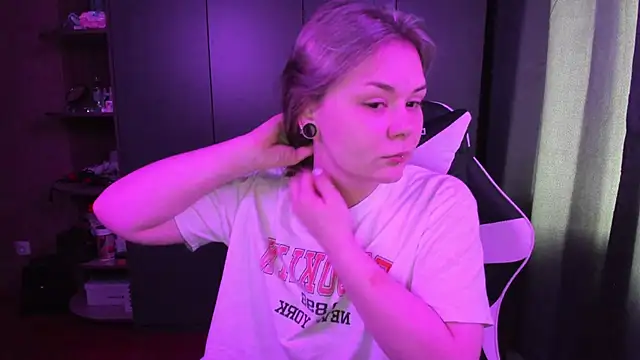 sophia lix online show from 11/10/25, 05:23