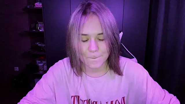 sophia lix online show from 11/17/25, 05:06