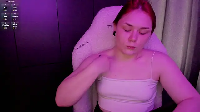 Snapshot of sophia_lix chatting on 07/18/26, 10:40 sophia lix online show from 07/18/26, 10:40