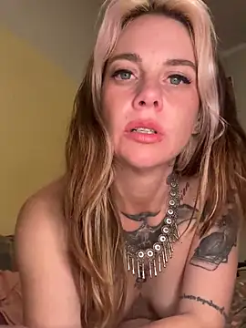 roxiebaby online show from 11/18/25, 11:02