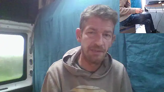 Snapshot of maxtoxic_hot chatting on 10/29/25, 03:00 maxtoxic hot online show from 10/29/25, 03:00