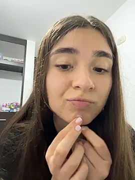 Valentina ro online show from 10/31/25, 01:57