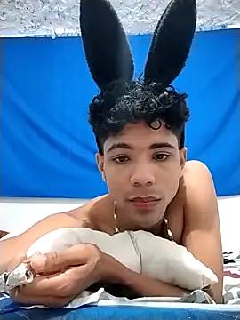 Alex Sweeting online show from 04/05/26, 06:47