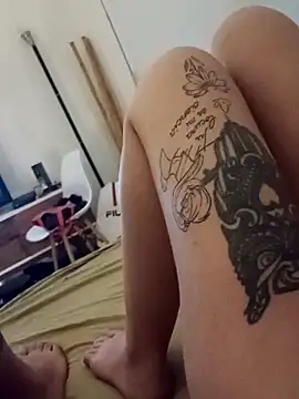 coralu2215 online show from 02/12/26, 08:58