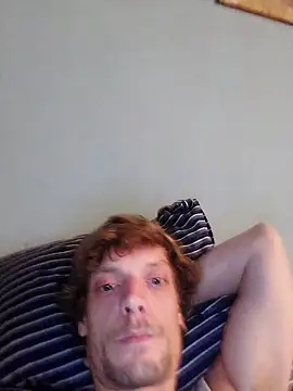 Snapshot of nudeshowfeet chatting on 10/27/25, 06:36 nudeshowfeet online show from 10/27/25, 06:36