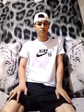 Snapshot of EncodingPuddle chatting on 10/28/25, 03:18 EncodingPuddle online show from 10/28/25, 03:18