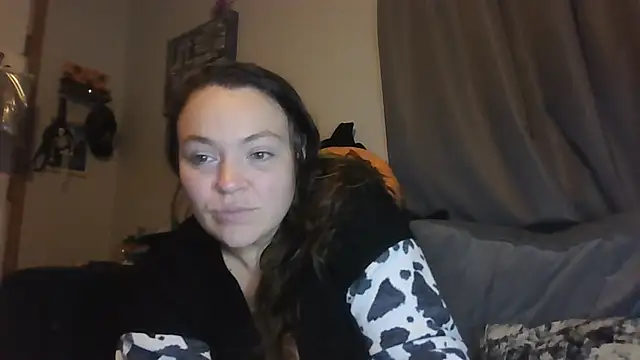 Snapshot of BartenderSteph chatting on 10/29/25, 06:12 BartenderSteph online show from 10/29/25, 06:12