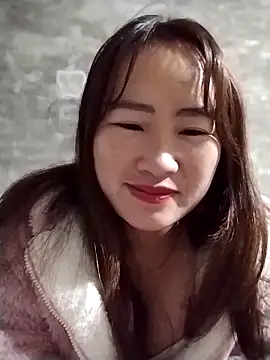 Snapshot of emini-xx chatting on 12/21/25, 11:38 emini-xx online show from 12/21/25, 11:38